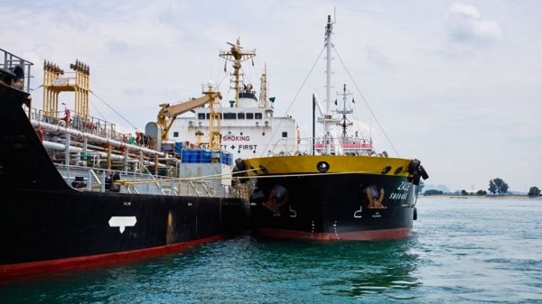 The Monjasa Zale performing a bunker delivery.