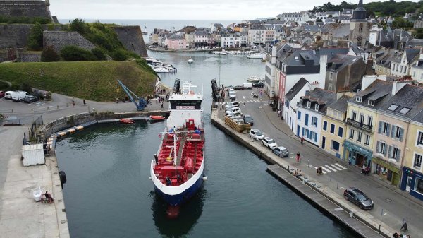 Sogestran's fuel supply vessel, the Anatife, at the port of Belle-Île-en-Mer.
