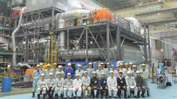 Japan Engine Corporation staff and world's first commercial ammonia-fuelled engine.